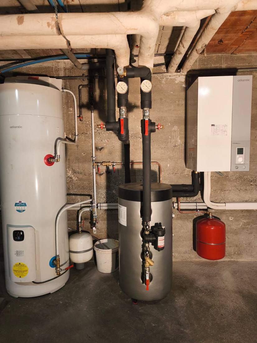 Pompe à chaleur air/eau Atlantic avec ballon tampon en chaufferie