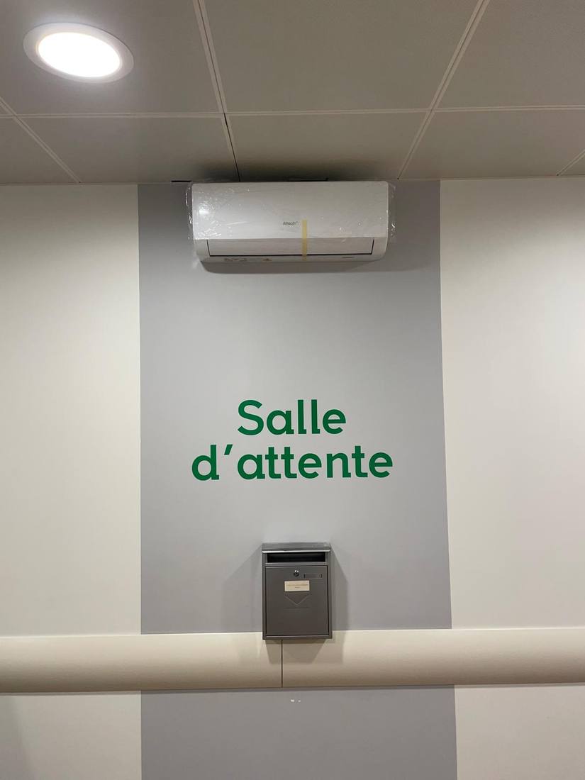 Climatisation installée dans la salle d'attente d'un cabinet médical